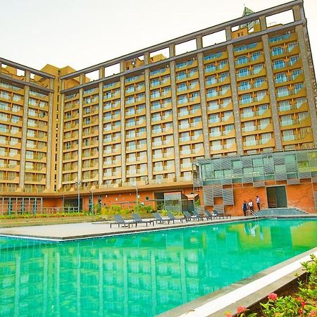 The Weekend Address Hotel Сурат Екстериор снимка