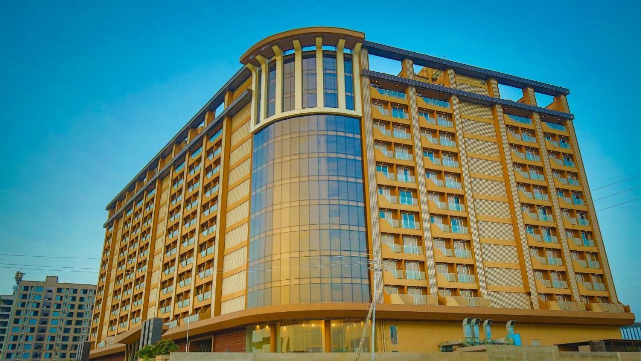 The Weekend Address Hotel Сурат Екстериор снимка
