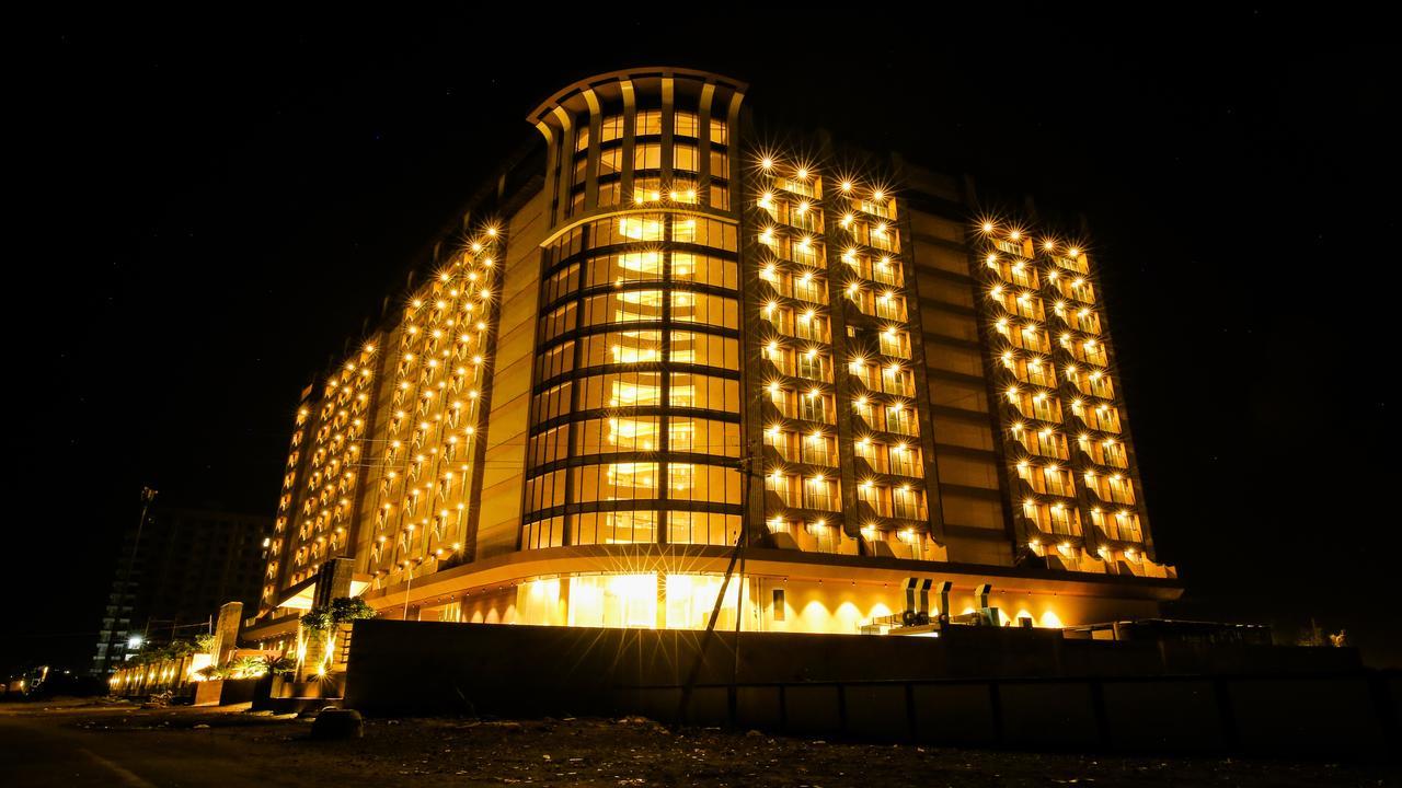 The Weekend Address Hotel Сурат Екстериор снимка
