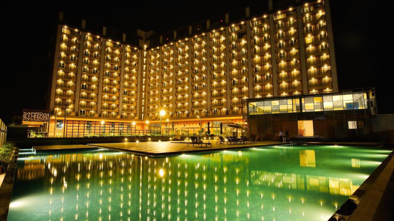 The Weekend Address Hotel Сурат Екстериор снимка